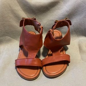 toddler neutral sandles size 9